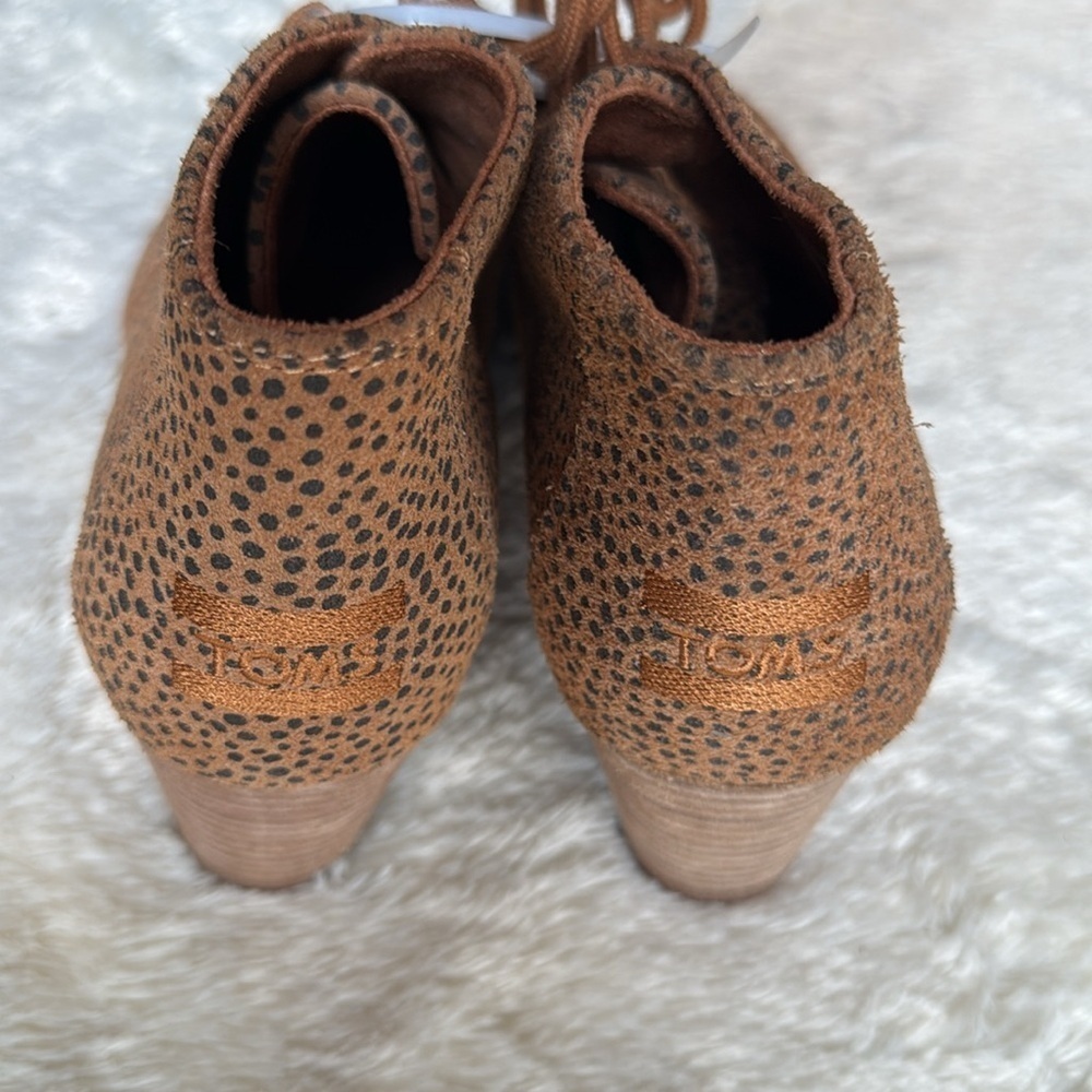 nwt TOMS Kala Wedge Bootie in Tan Mini Cheetah Suede size 8 - Picture 3 of 6